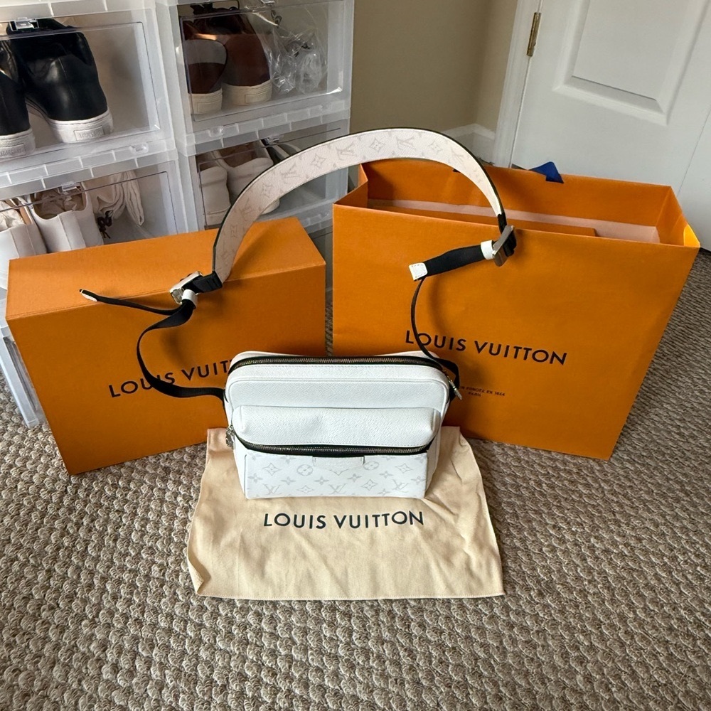 Louis Vuitton Outdoor Messenger bag (Brand New)